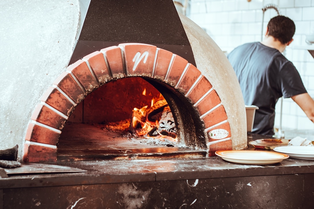 The Art of Wood-Fired Pizza: Why Temperature Matters